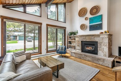 1664 Deer Blvd-003-029-Living Room-MLS_S