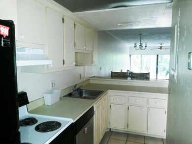Q4 Exec Bay - kitchen