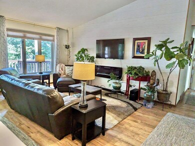 5-Living room  (1).jpg