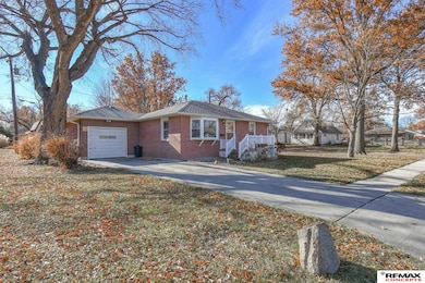 5401 Gladstone St, Lincoln, NE 68504 - photo 2