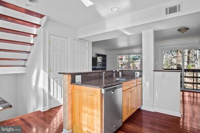 2394 Cloudcroft Square, Reston, VA 20191 - photo 5