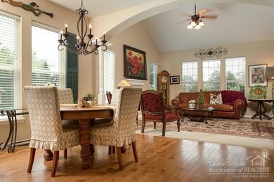 2655 SW Salmon Ave, Redmond, OR 97756 - photo 5