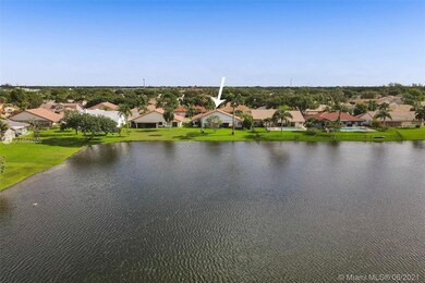 9850 N Oak Knoll Cir, Davie, FL 33324 - photo 3