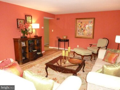 23 Ruxview Ct unit 301, Towson, MD 21204 - photo 3