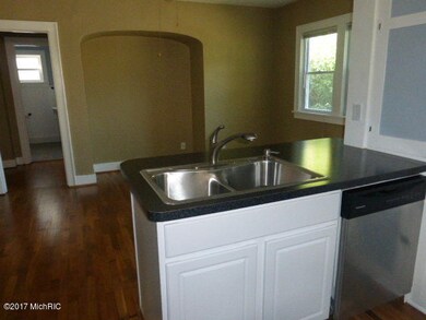 118 N 10th St, Niles, MI 49120 - photo 7