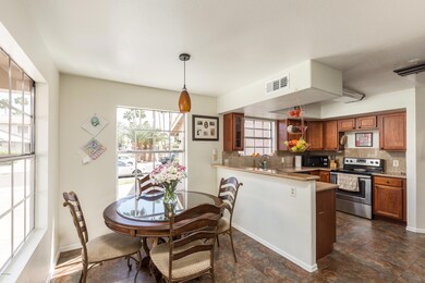 1370 W Elgin (6 of 27)