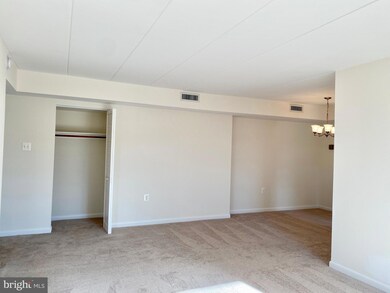 132 Roberts Ln unit 201, Alexandria, VA 22314 - photo 4