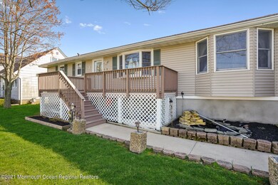 002-photo-front-view-9153444