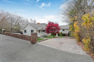 25 Teneyck Ave, Greenwood Lake, NY 10925 - photo 2