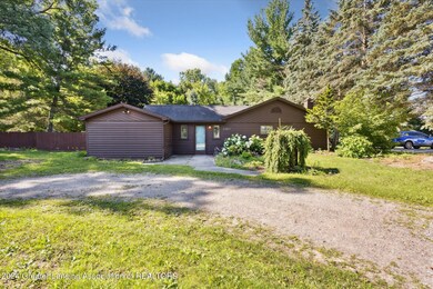 03-2309-E-Lake-Lansing-Rd-East-Lansing-M