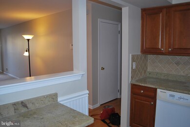 29 Dennis Ct, Hightstown, NJ 08520 - photo 5