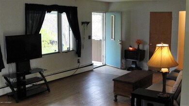 Living Room/Entry