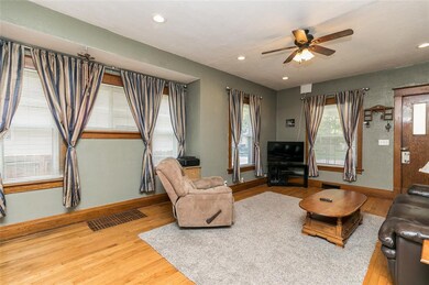 1049 G Ave NW, Cedar Rapids, IA 52405 - photo 7