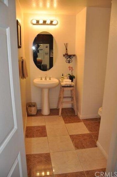 Powder-room downstairs