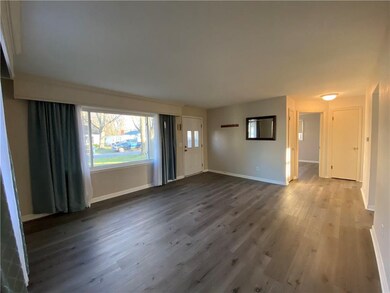 515 Woodlawn Dr, Anderson, IN 46012 - photo 4