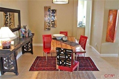 Lovely dining area just off kitchen. Coffee nook i