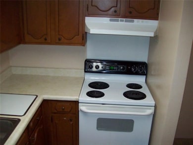 KITCHEN - ELEC. STOVE/OVEN