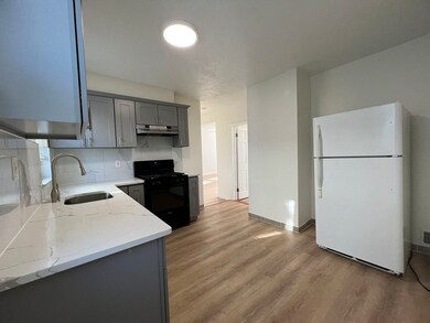 539 Washington St unit 2, Quincy, MA 02169 - photo 3