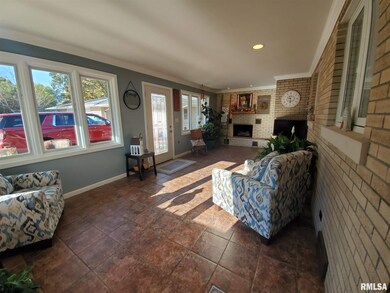 340 E Illini St, Virginia, IL 62691 - photo 3