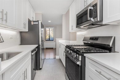 Manor Towers unit 3D, Bronx, NY 10463 - photo 4