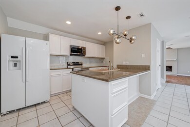 Kitchen with large island