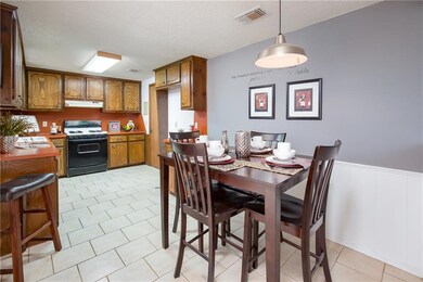 904 NE 24th St, Moore, OK 73160 - photo 5