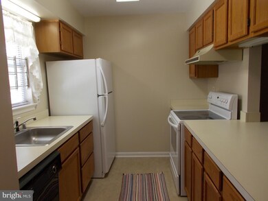 9254 Cherry Ln unit 18, Laurel, MD 20708 - photo 2