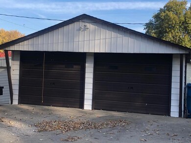 1301 8th St, Covington, IN 47932 - photo 4