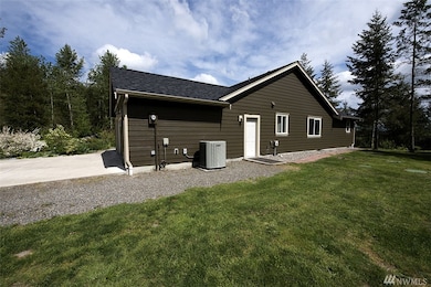 14848 Rainier View Dr SE, Yelm, WA 98597 - photo 3