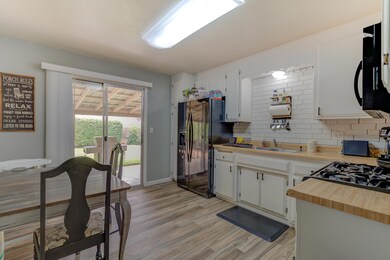 Dining area in Kitchen
