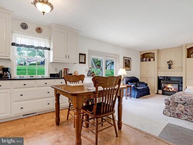 243 W Fulton St, New Holland, PA 17557 - photo 6