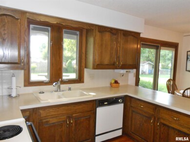 4212 Jersey Ridge Rd, Davenport, IA 52807 - photo 6