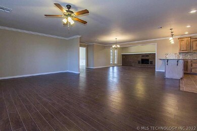 1604 N Cherokee Ave, Chouteau, OK 74337 - photo 4