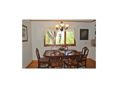 Dining/breakfast room next to kitchen.