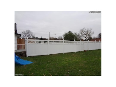 Privacy fenced side yard