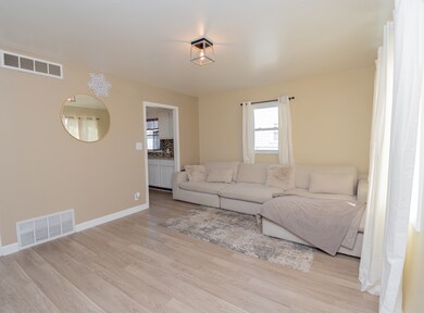 1052 Leith Ave, Waukegan, IL 60085 - photo 3