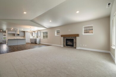 1076 NW Varnish Ln unit 28, Redmond, OR 97756 - photo 7