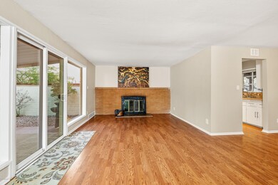 04-Living Room w_Fireplace