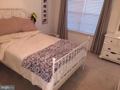 8210 Catbird Cir unit 202, Lorton, VA 22079 - photo 5