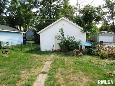 1215 E 12th St, Davenport, IA 52803 - photo 6