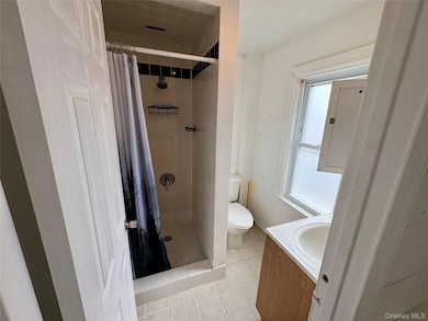 28 Carroll St, Yonkers, NY 10705 - photo 2