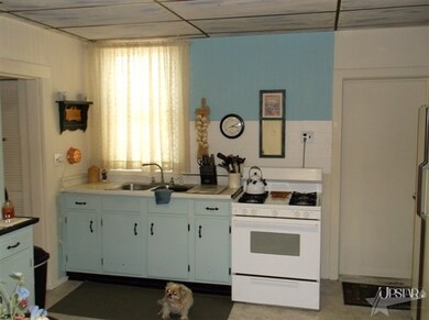 Bright Cheery Kitchen