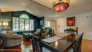 living room/dining room