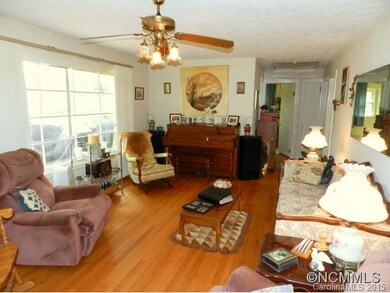 27 Oakley Dogwood Dr, Asheville, NC 28803 - photo 3