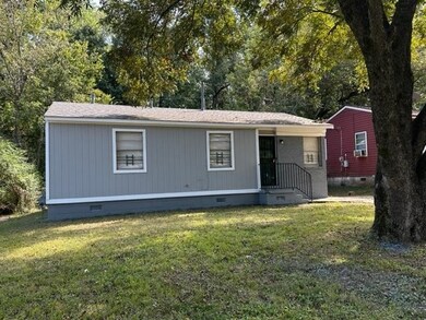 View of front of house featuring a front yard