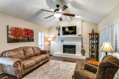 803 Shady Creek Ln, Bedford, TX 76021 - photo 4