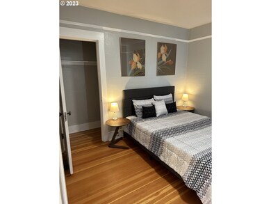 1015 E 10th St, the Dalles, OR 97058 - photo 3