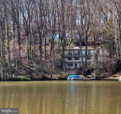 6432 Lakeview Dr, Falls Church, VA 22041 - photo 2