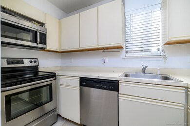 2437 Bedford St unit G7, Stamford, CT 06905 - photo 3