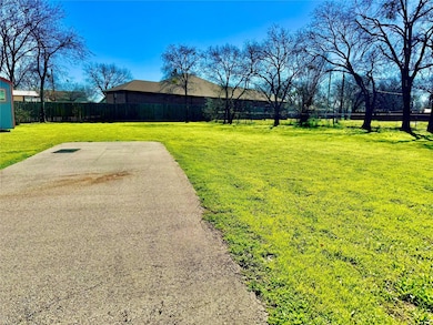 304 Hallvale Dr, White Settlement, TX 76108 - photo 4